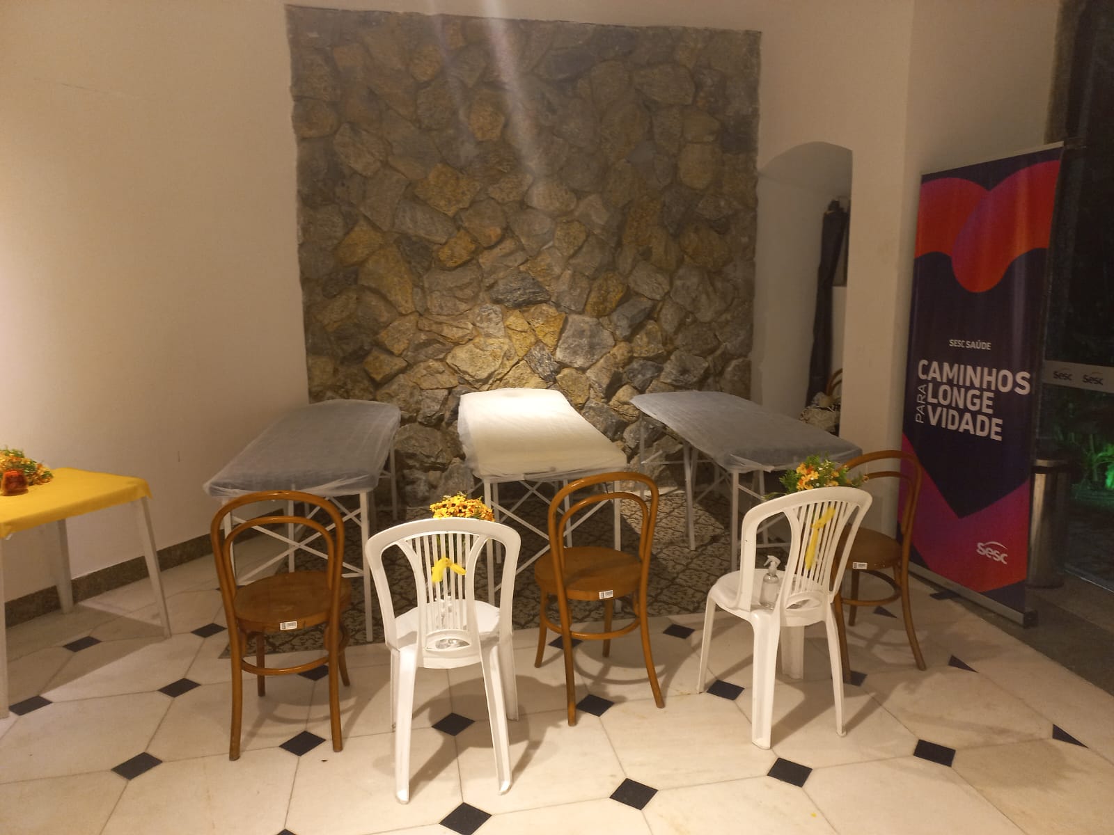 Ambientação completa para evento corporativo — música, aromaterapia e estrutura Self